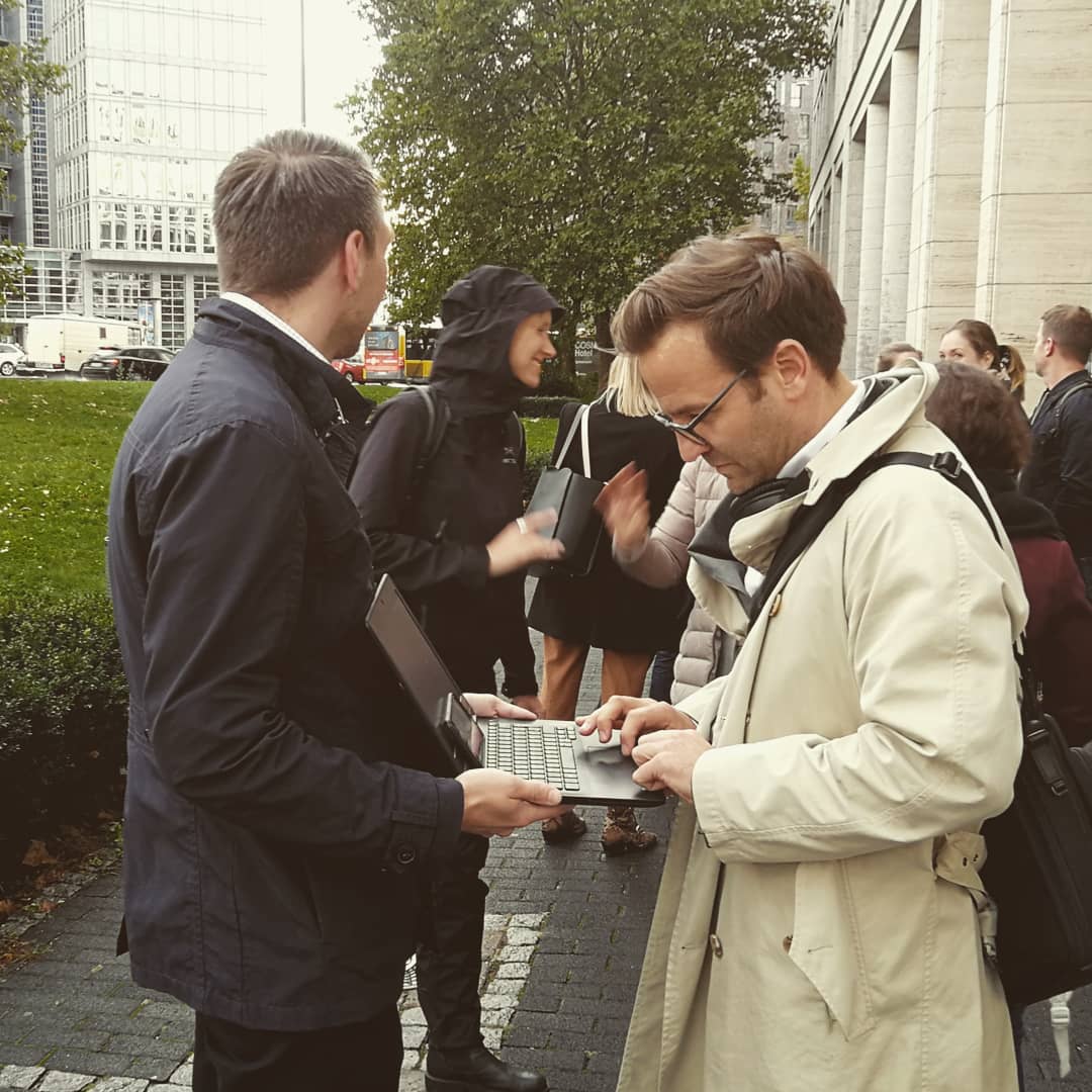 AlexanderRonge's tweet image. Fire alarm at the office, everyone rushes downstairs. But my brave colleagues continue to work on emails and workshop sign-ups. That's the spirit ;) #connectivityeverywhere #itsnotoveruntilitsover #mobileworkbench #teamwork #anotherdayattheoffice #CGI