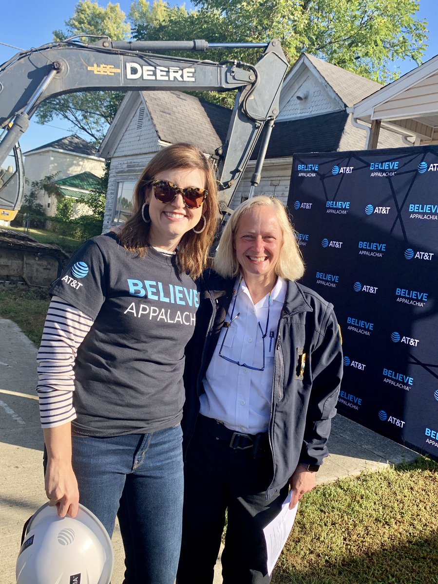 carolinevanwie's tweet photo. Loved being in my home state for the launch of Believe Appalachia - supporting First Responders combatting the opioid epidemic.  Inspired by the work of Fire Chief Jan Rader and Huntington Mayor Steve Williams and proud that AT&amp;T is able to help!  #believeappalacia #attbelieves https://t.co/SUs22EcbKG