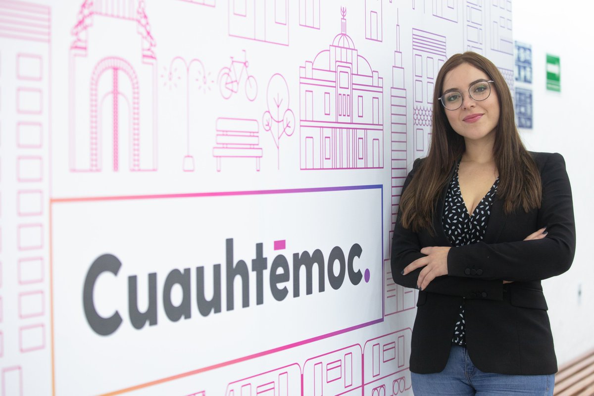 La activista <a href="/EstefaniaVeloz/">Estefanía Veloz</a> retratada para <a href="/AlcCuauhtemocMx/">Alcaldía Cuauhtémoc</a>  y <a href="/WikiCommons_es/">Wikimedia Commons en español</a>