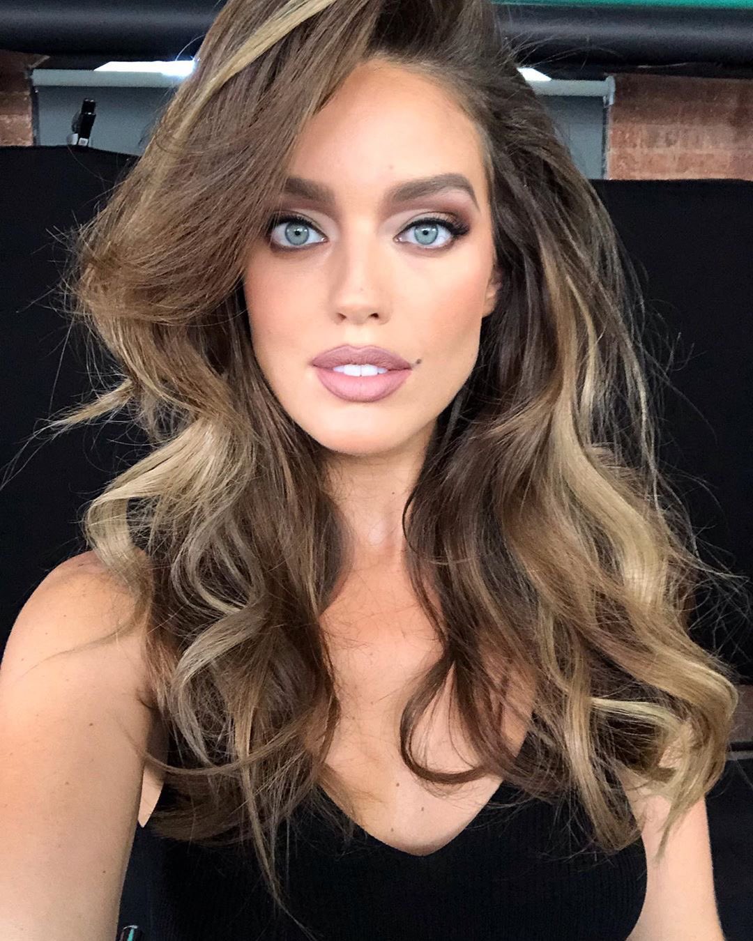 Emily DiDonato Source Twitter: "This goddess 🌟 behind the scenes of a #Maybelline tutorial a Halloween makeup inspired by 90s supermodel! https://t.co/NeqUXpt1RN" / Twitter