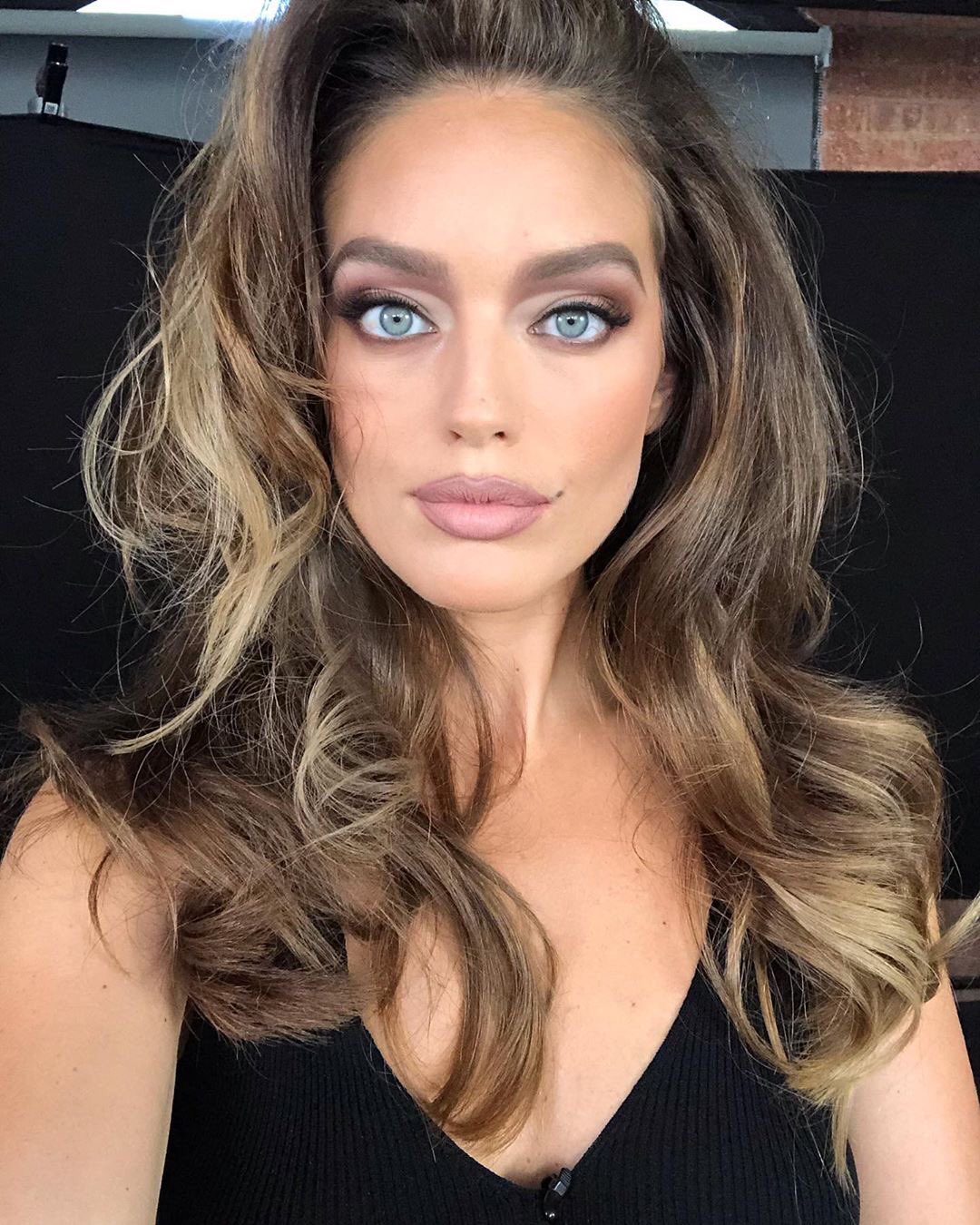 Emily DiDonato Source Twitter: "This goddess 🌟 behind the scenes of a #Maybelline tutorial a Halloween makeup inspired by 90s supermodel! https://t.co/NeqUXpt1RN" / Twitter