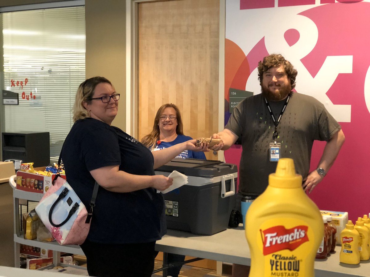 Hot Dog!!!  We’ve got some sales happening in @EvansvilleMss #thatevvlife <a href="/Clevercollazo/">Jorge Collazo</a> <a href="/solomon_darla/">Darla Solomon</a> #customerserviceweek