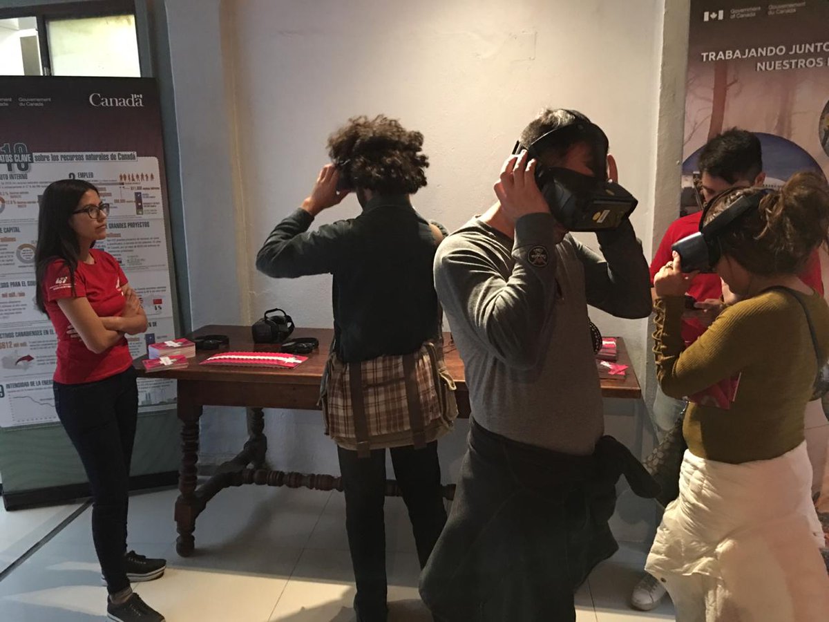 CanEmbMexico's tweet photo. Save your spot to experience the virtual reality station at the Canada House during the @cervantino ! 
➡️ https://t.co/hixQct2GfB
Casa Cuatro, San José 4, Alameda, Gto. 
#Guanajuato #CanadaenelFIC #47FIC #CanMex75 https://t.co/FukCT6EVkZ