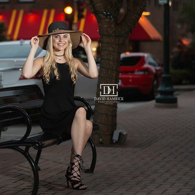 dhamrickphotog's tweet photo. This beauty is celebrating a birthday today!!🎉 David &amp; I are sending you big birthday wishes and hope your day is wonderful Kara!! Happy Birthday!
@karaa.thommas
.
.
.
#davidhamrickphotography #northtxseniors #itsyourbirthday #happybirthday #seniorpi… https://t.co/x7s5NH1oaA https://t.co/S03FO7AmG8