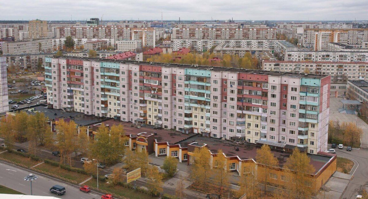 MirovichMedia's tweet photo. Нефть в Дубае нашли в том же году, что и в Сургуте. На фото можно увидеть эти два прекрасных богатых нефтяных города. https://t.co/JNX204Usz7