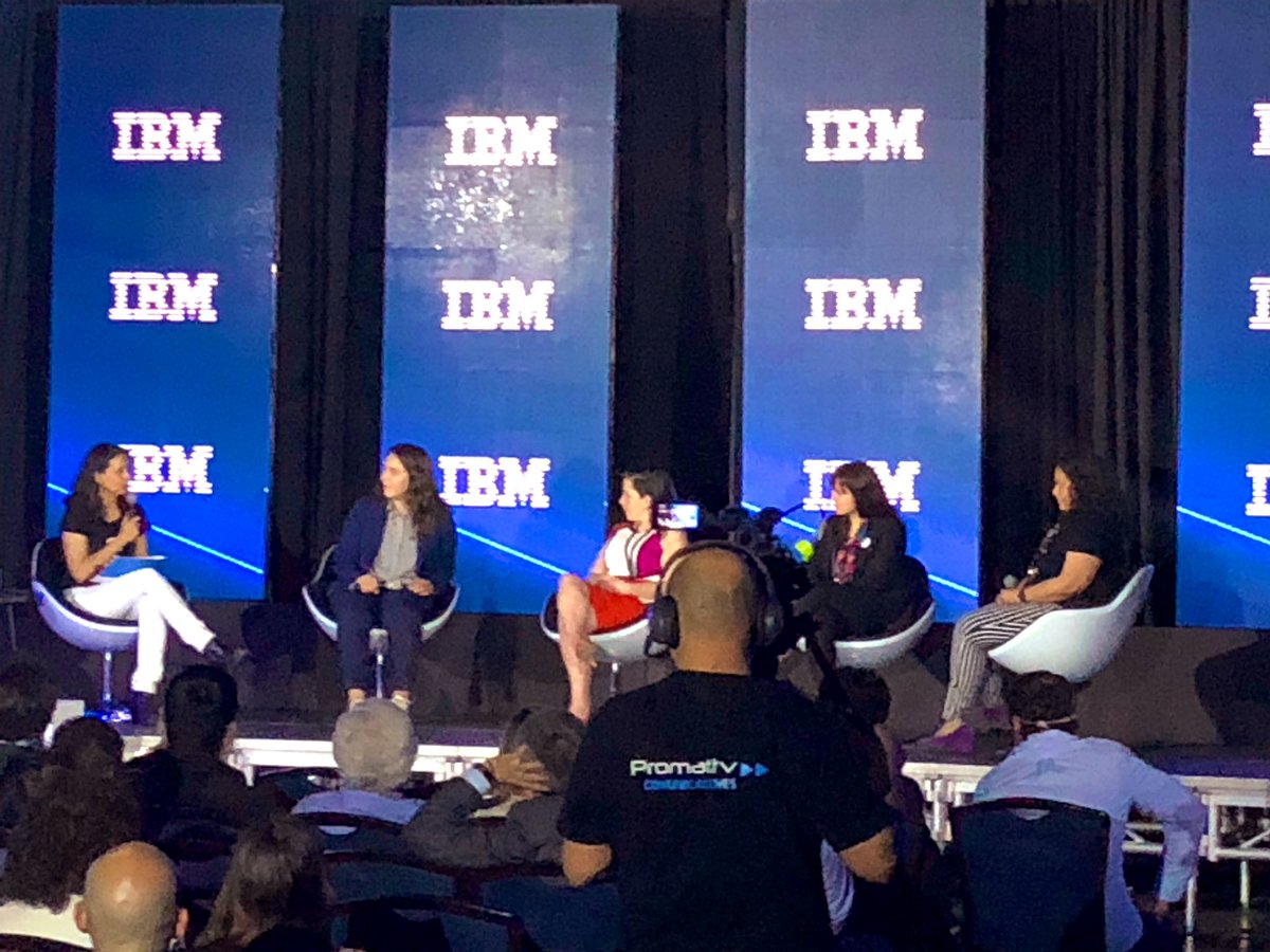 Jurekman's tweet photo. ‘Con el corazón en la Nube’, 4 mujeres chilenas en tecnología ayudando a lo demás para un mundo mejor. #IBMCloudCL https://t.co/3jxVg1xqIW