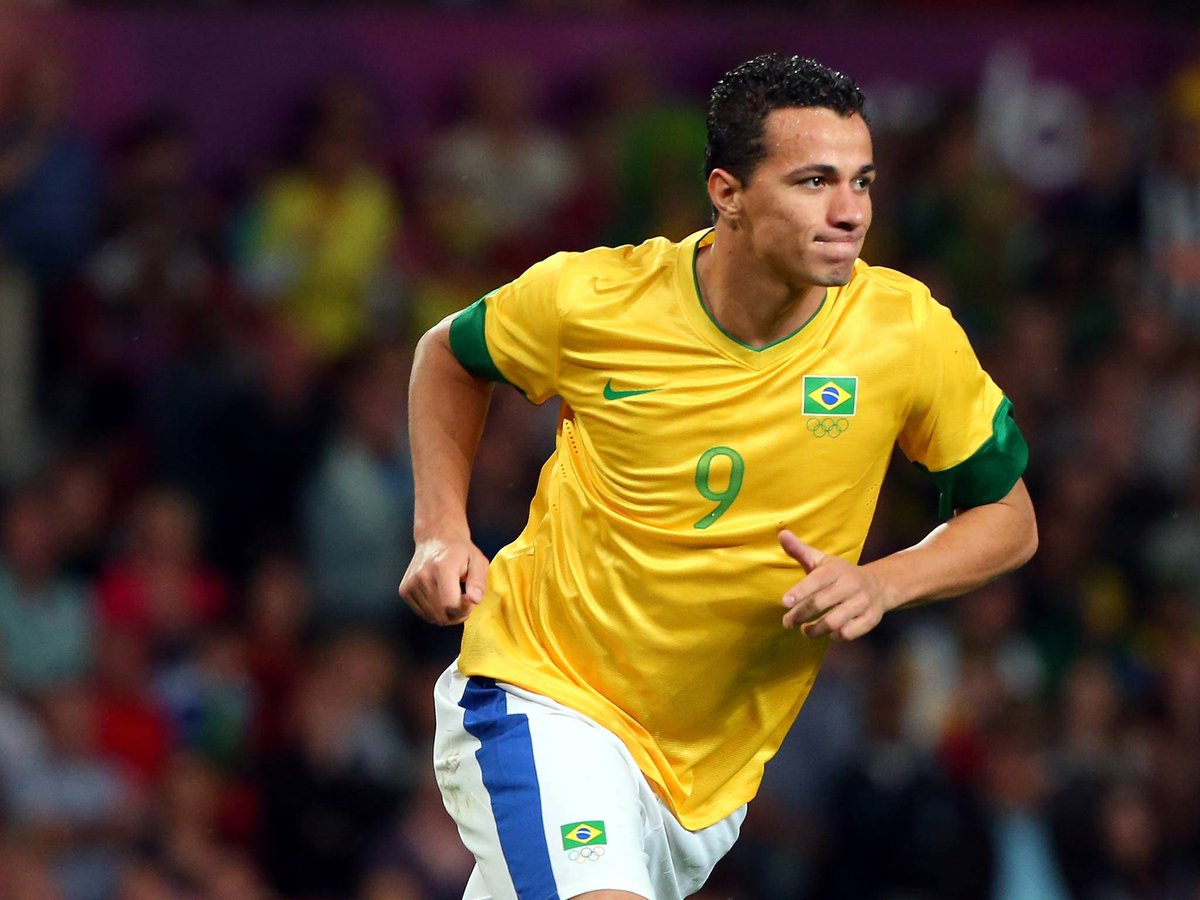 prattesgroup's tweet photo. O #TBT de hoje é reservado para o artilheiro das Olimpíadas de Londres em 2012 🔥 Com 6 gols em 5 jogos, @LeandroDamiaoo foi o destaque da seleção brasileira nos Jogos Olímpicos 🇧🇷 https://t.co/LDK8zuZu9i