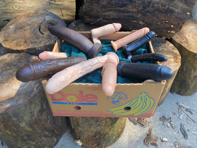 Peter Penis picked a peck of pickled peckers! https://t.co/SYzunBDQeg<a href="/tag/summernotover"class="tags"><span>#summernotover</span></a><a href="/tag/buttnumb"class="tags"><span>#buttnumb</span></a>