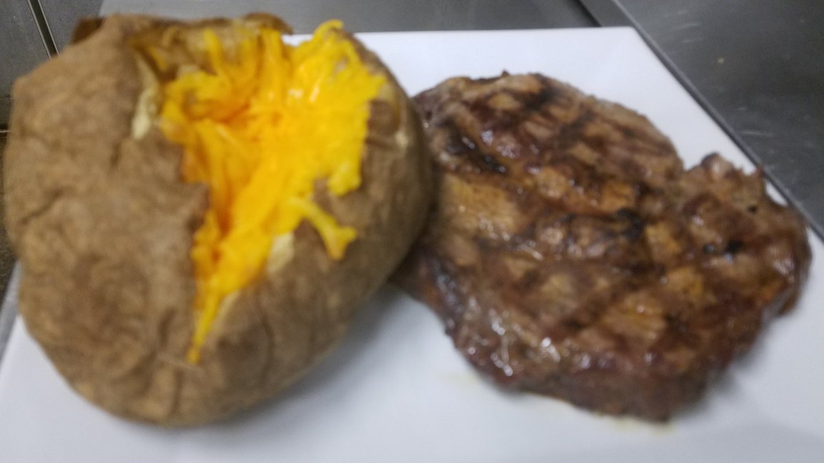 ChefAngel7's tweet photo. Steak Night!! https://t.co/ZekiSKrxNT