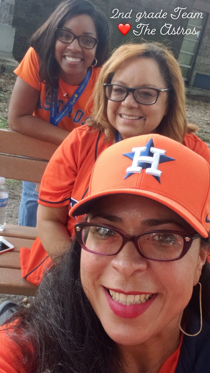 NeysaGonzalez3's tweet photo. Astros Spirit Day @PetersenHISD #ThisIsPetersen #petersen @JohannaSyevens  @Tbrown518lL @DanitraArredon1 https://t.co/YWJzI1mNTe