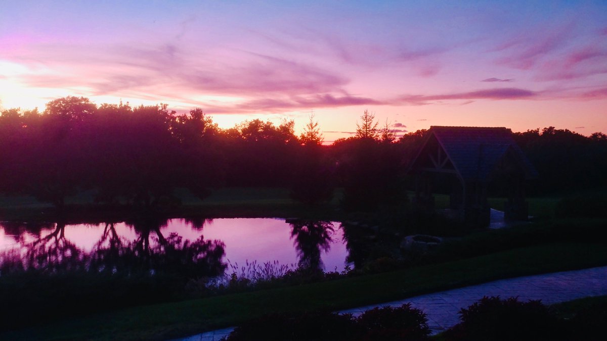 Bullvalleygc's tweet photo. It's hard to beat views like this! π₯π
#sunset #BullValleyGC #lugolf https://t.co/dt05CLdiZq