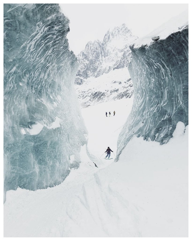 Cabinistaski's tweet photo. Adventure means something different to everyone, this picture certainly hits the ‘out-there’ end of the spectrum! 🤑🤑🤑⁠
⁠
📸 @snowpak https://t.co/kQQjyX5zoq
