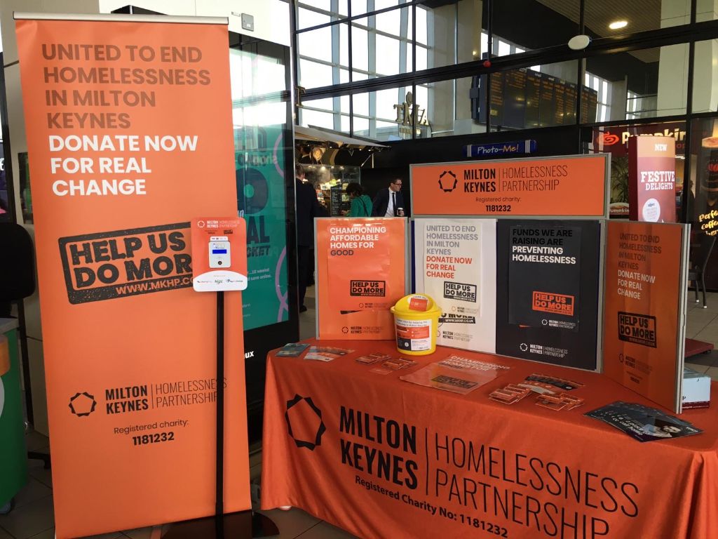 MKHP_'s tweet photo. Another great day at MK Central Station raising awareness of all the great work going on in MK to end homelessness.
#MKHP #UnitedToEndHomelessness #WinterNightShelterMK #WorldHomelessDay2019 #MiltonKeynes #YMCA https://t.co/TqiR9hCNwK