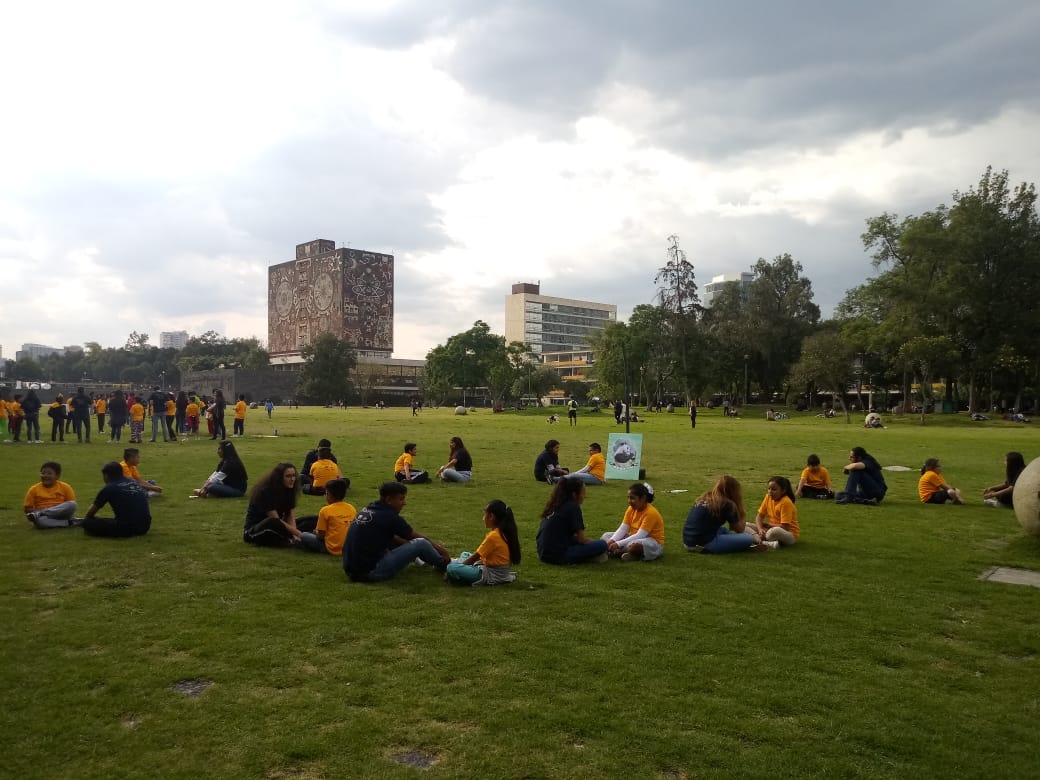 unamperaj's tweet photo. “Con un amigo, las alegrías serán el doble de alegres y las angustias la mitad de tristes.” Desconocido. 
Fotos del Empate. en Ciudad Universitaria, UNAM 💙💛 https://t.co/JMI4n2SQTL