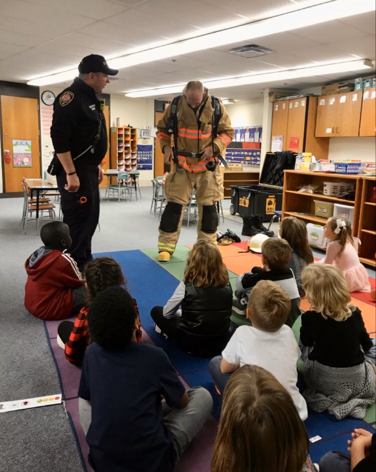 nicksofio's tweet image. Kindergarten students enjoying a visit from the Albert Lea Fire Department this afternoon. #LKCanDoKids #ALASconnectED