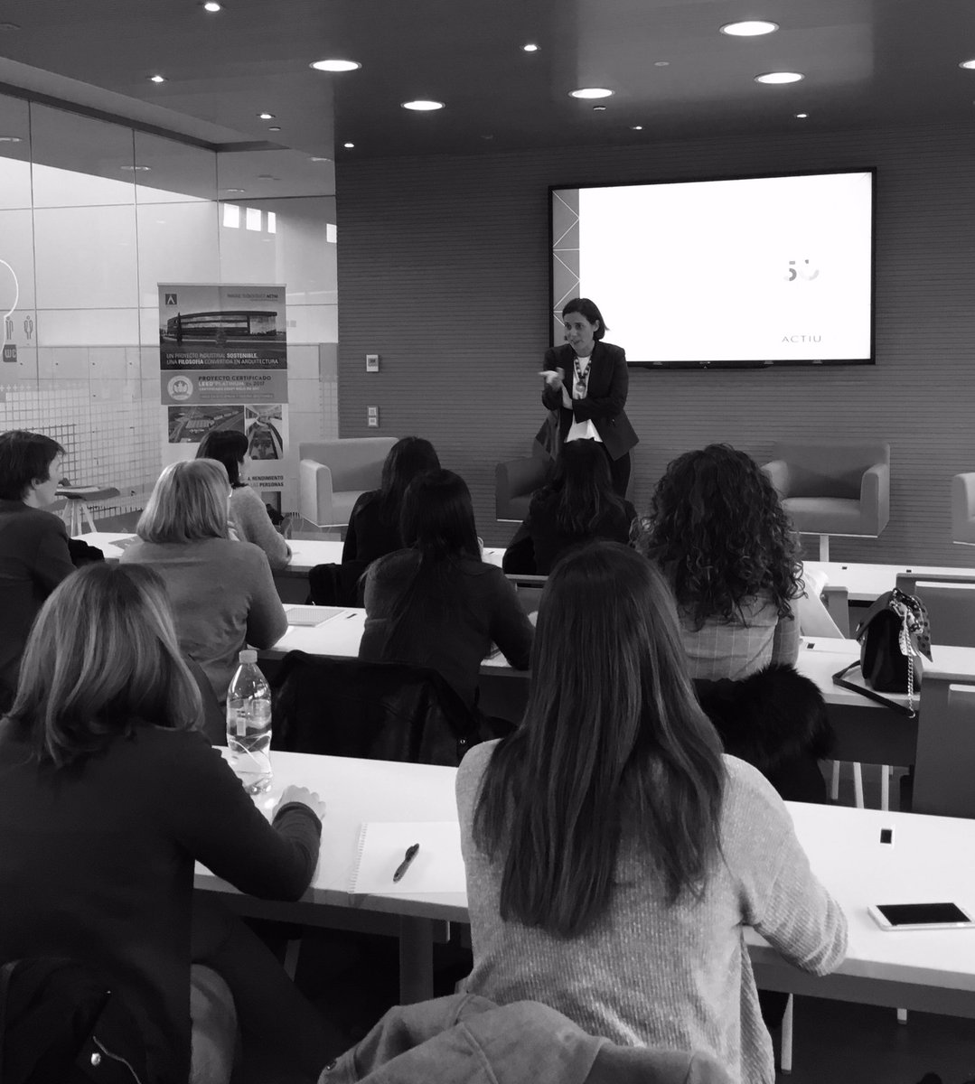 El viernes próximo 18/10 arrancamos la 5ª edición del <a href="/mastermkUA/">Máster en Marketing UA</a> de <a href="/UA_Universitat/">Universitat Alacant</a> con mucha ilusión🤗Además de las clases presenciales, realizaremos visitas a imp empresas  tales como <a href="/actiu/">Actiu</a>, <a href="/GibellerGrupo/">Gibeller</a>, <a href="/sistel_sl/">Sistel</a> o <a href="/MTNGMustang/">MTNG - Mustang</a> Vive un año de grandes experiencias🔝🔝🔝