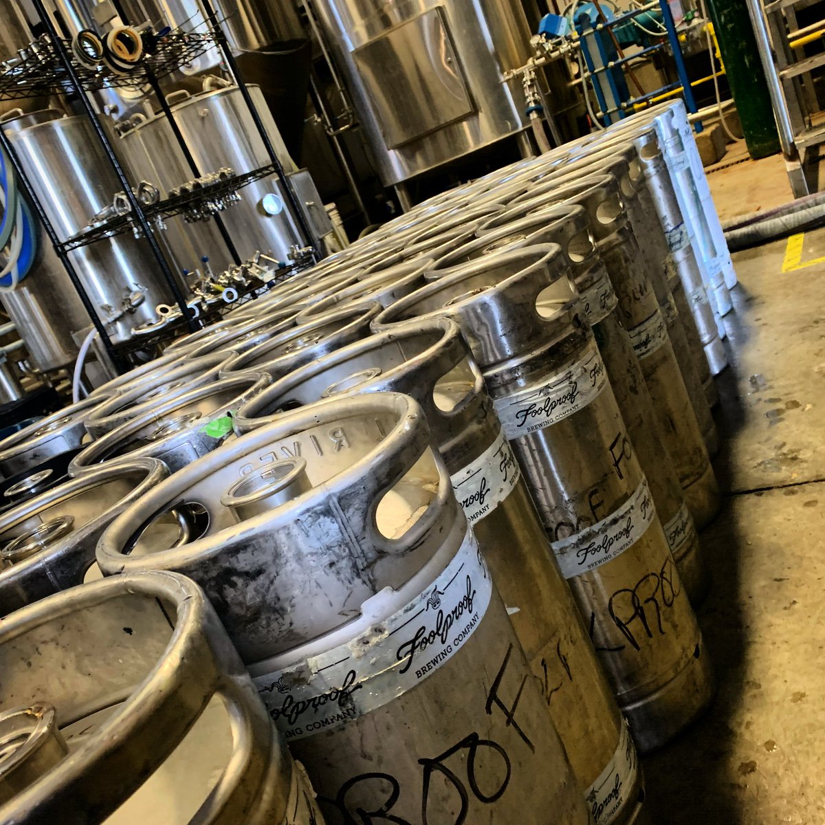 FoolproofBrew's tweet image. Folks, these kegs aren’t going to drink themselves. It’s Thursday. Stop by for a beer. Also, tomorrow is Comedy Craft Beer Night at 7:30. Beer, laughs, and food from Wally’s Dog Cart await you. Get your tickets now at 🤣👉bit.ly/FoolOctCom #craftcomedy #RhodeIsland #kegs