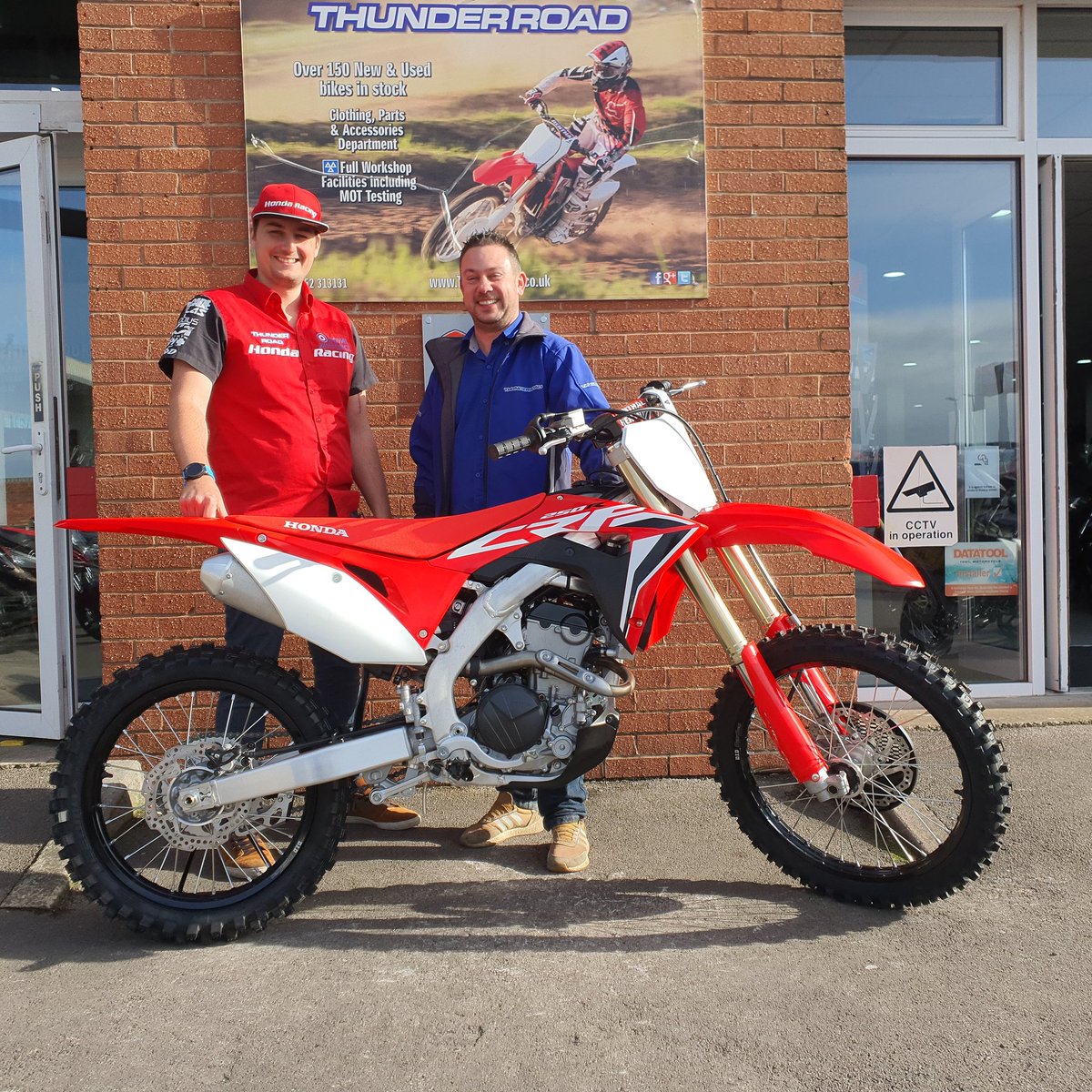 JasonBrice174's tweet photo. What a day I have had picking up my new race bike. I want to say a massive thank you to @ThunderRoadMoto and @HondaUKBikes for my 2020 Honda CRF250R and their continued support. Can't wait to get riding. 

#JB174 #ThunderRoad #HondaUK #CRF #CRF250 #MX20 #2020Honda #RideRed https://t.co/CtgyKUoFwc