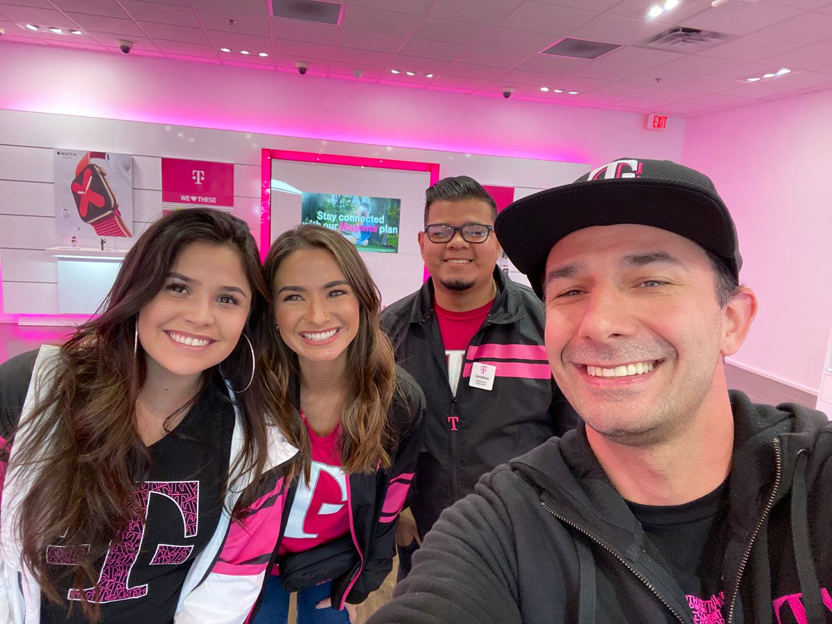 britt_pepper's tweet photo. Who doesnโt love getting a visit from @ryan_hammond ?! Thank you so much for coming in and sharing your knowledge and expertise with us! We appreciate all you do ๐ช๐ผ๐๐ผ #ATC #OCFlex #MagentaMuscle https://t.co/Ho4qjiMwb3