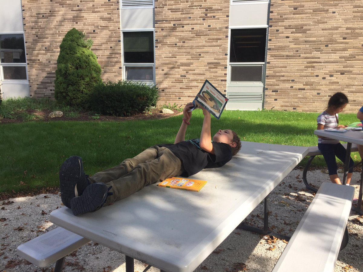 hietkel's tweet photo. Lots of great places to sit! https://t.co/PTP4zDKkZA
