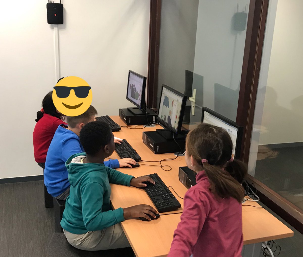 erun_reims_sud's tweet photo. #numlab @canope_51 @benovigo Merci pour cet super après-midi avec la classe de CE2-CM1 de l’EE Ravel @VilledeReims. https://t.co/9IDCSjwWYB