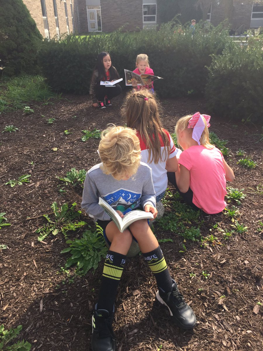 hietkel's tweet photo. @BFstatesmen Reading in the new courtyard on a sunny Fall day!! https://t.co/ckULxmGEd4