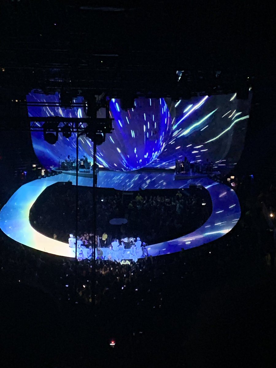 carynniee_'s tweet photo. #SWTAlbany #albany #SweetenerWorldTour #ArianaGrande #SWTbackdrops
sweetener/thank u next tour backdrops (a thread)
Albany, NY opening night ๐โจ https://t.co/JW7tXf6o8g