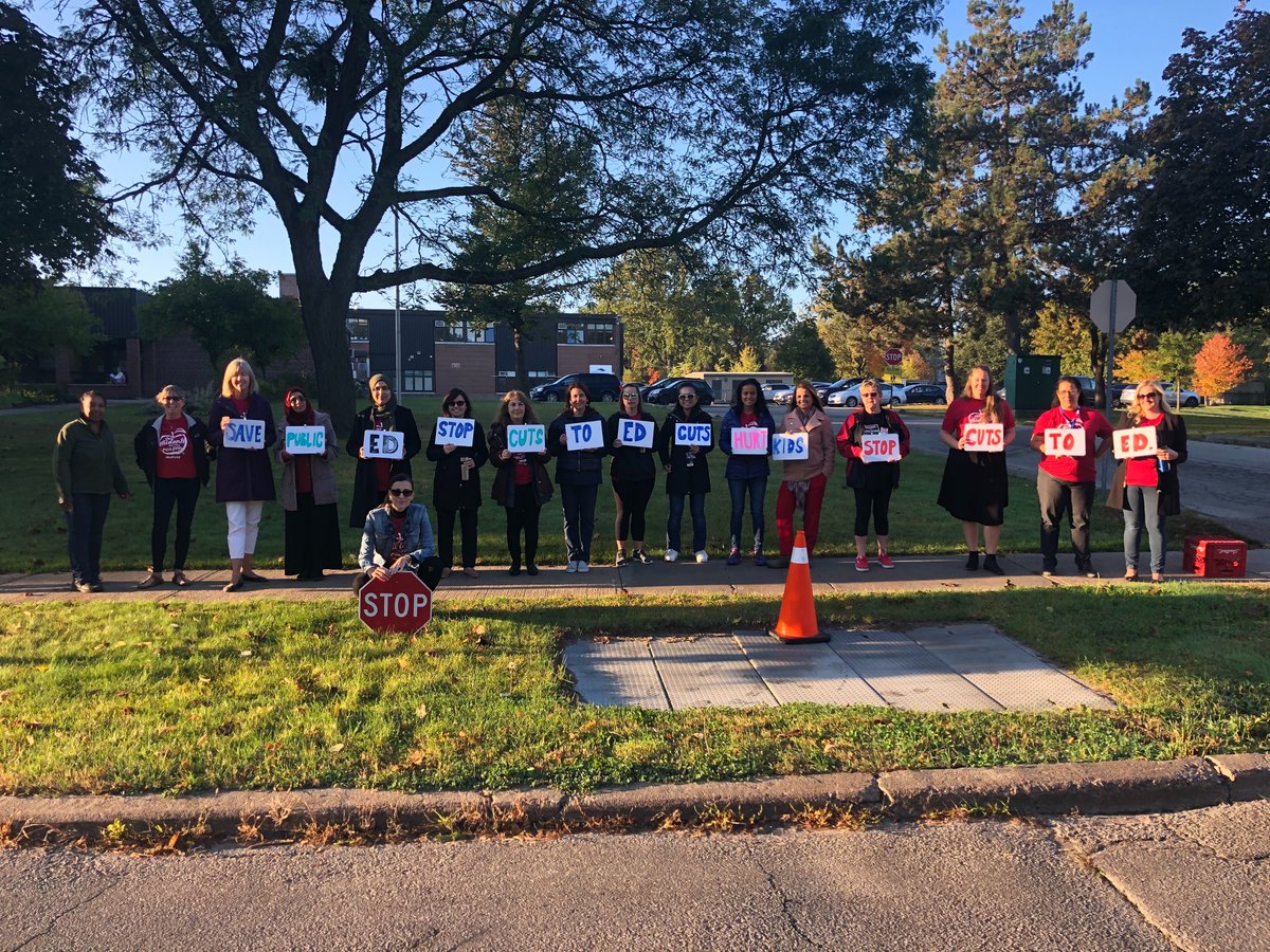 ElemTeachersTO's tweet photo. #ETT members joined with parents, students, education workers, & other community allies to #WalkInforEducation today, calling on @fordnation to reverse cuts and properly fund education in Ontario.
350+ #TDSB schools participated!!! 👏👏👏 #OrganizingWin
https://t.co/BNsOC0WwCW https://t.co/HTmslqqbSr