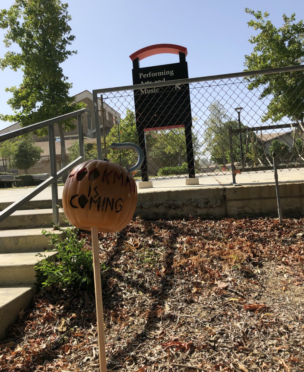 BRCreport's tweet image. He is upon us #hookman
@RoundupNews @LapcTheatre