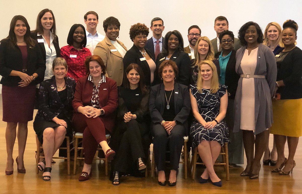 IsmatAtUSBank's tweet image. Had a great time in Charlotte at our Women in Banking employee event. Loved the honest questions, enthusiasm and being surrounded by strong women who are powerhouses and incredible contributors to @USBank. Glad to see so many men in attendance as allies too. #USBankLife