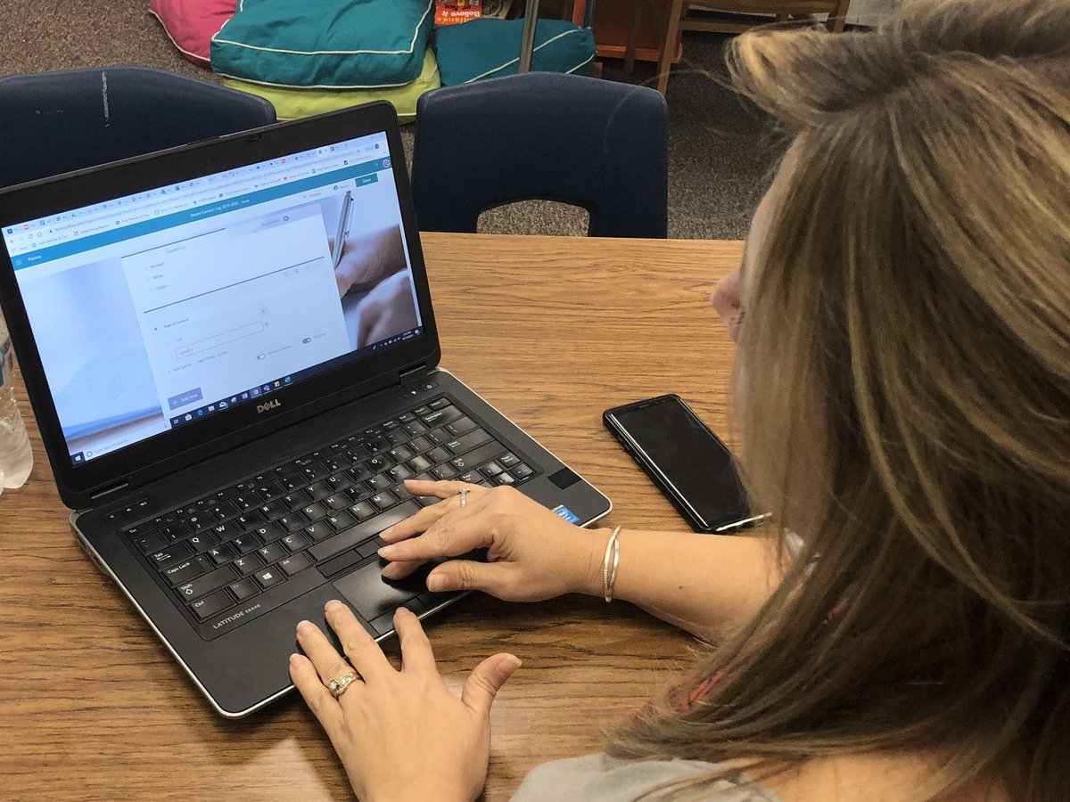 SachelleD's tweet image. @JenHardy38 is streamlining her 6th grade team’s parent contact log by using a #microsoftform #onslowdlt