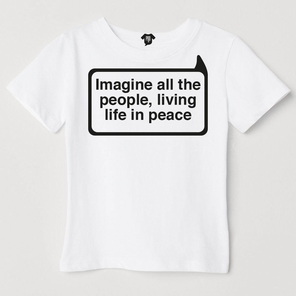 playera blanca con letras negras