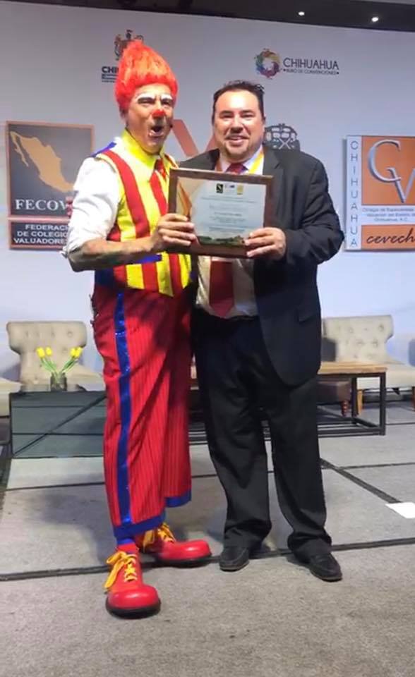 FECOVAL_AC's tweet photo. Excelente Conferencia Magistral del Dr Charlie Otero “Manito” La Renovación Científica del Corazón dentro del #LVCongresoNacionaldeValuación.
#Chihuahua
#FECOVAL
#CEVECH https://t.co/GsG27nX2v9