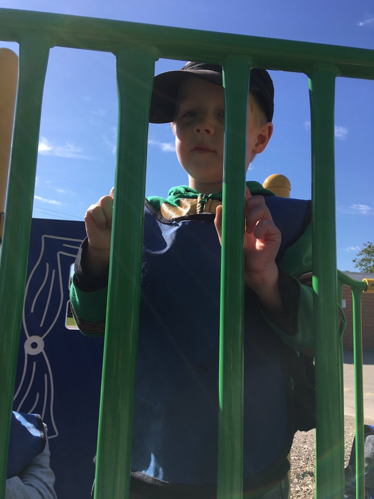 kindiegators's tweet photo. It’s amazing what children discover and learn through play. C dragged a stick across the bars of the climber and noticed that it made a ringing sound. “I’m making music!” His friend said, “The bars are different sizes so they make different sounds!” #playbasedlearnig #curiouskids https://t.co/4hzbiZe3Ig