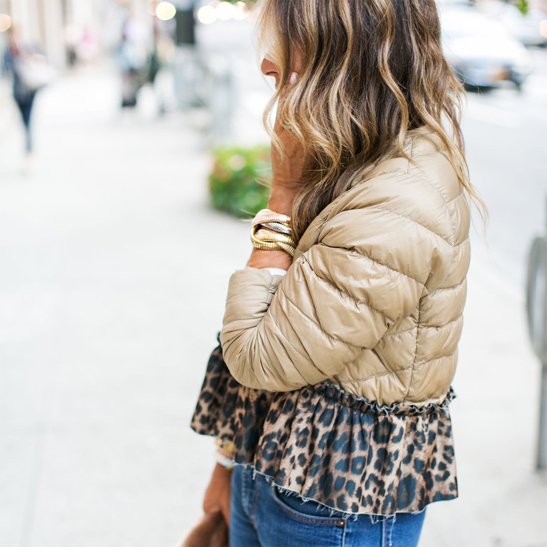 JMJEWELRY's tweet image. Feeling cozy and looking polished.

#jennygirl #fall #falljacket #cheetahprint #falllooks #pufferjacket #braceletstacks #trending #nyc #palmbeach #miami #hamptons