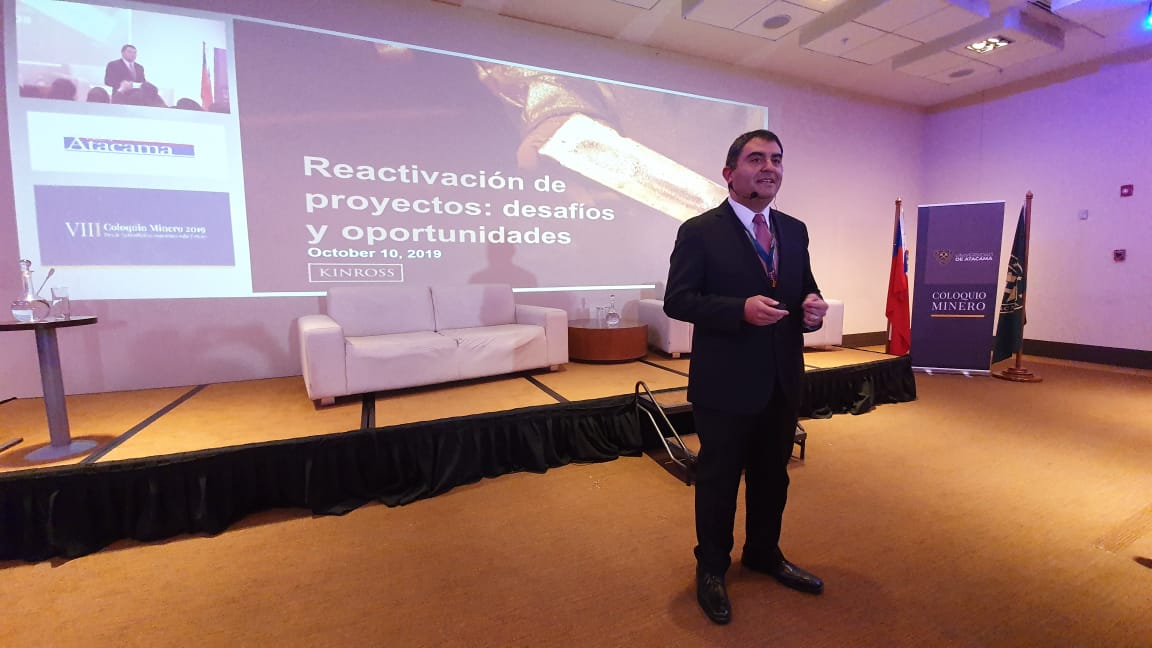 Rolando Cubillos y Rodrigo Moscoso, representantes de Kinross, participan en el coloquio minero junto a la <a href="/UAtacama/">Universidad de Atacama</a> para estudiar la minería y sus procesos.