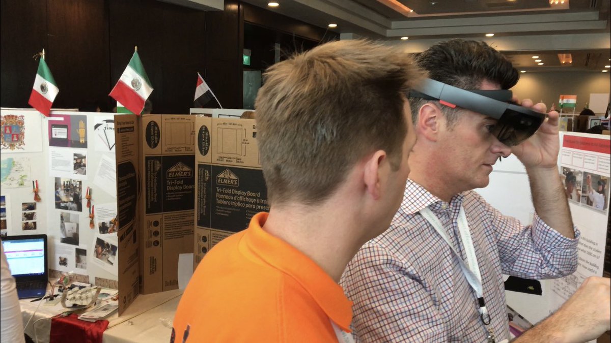 EwoutWarringa's tweet photo. On the #E2 in Singapore, @AnthonySalcito had already discovered the possibilities of the HoloLens in education. Proud and feel honoured to be able to train studentes #learningmarket #Hololens #MIEExpert https://t.co/kupMiaaR2O