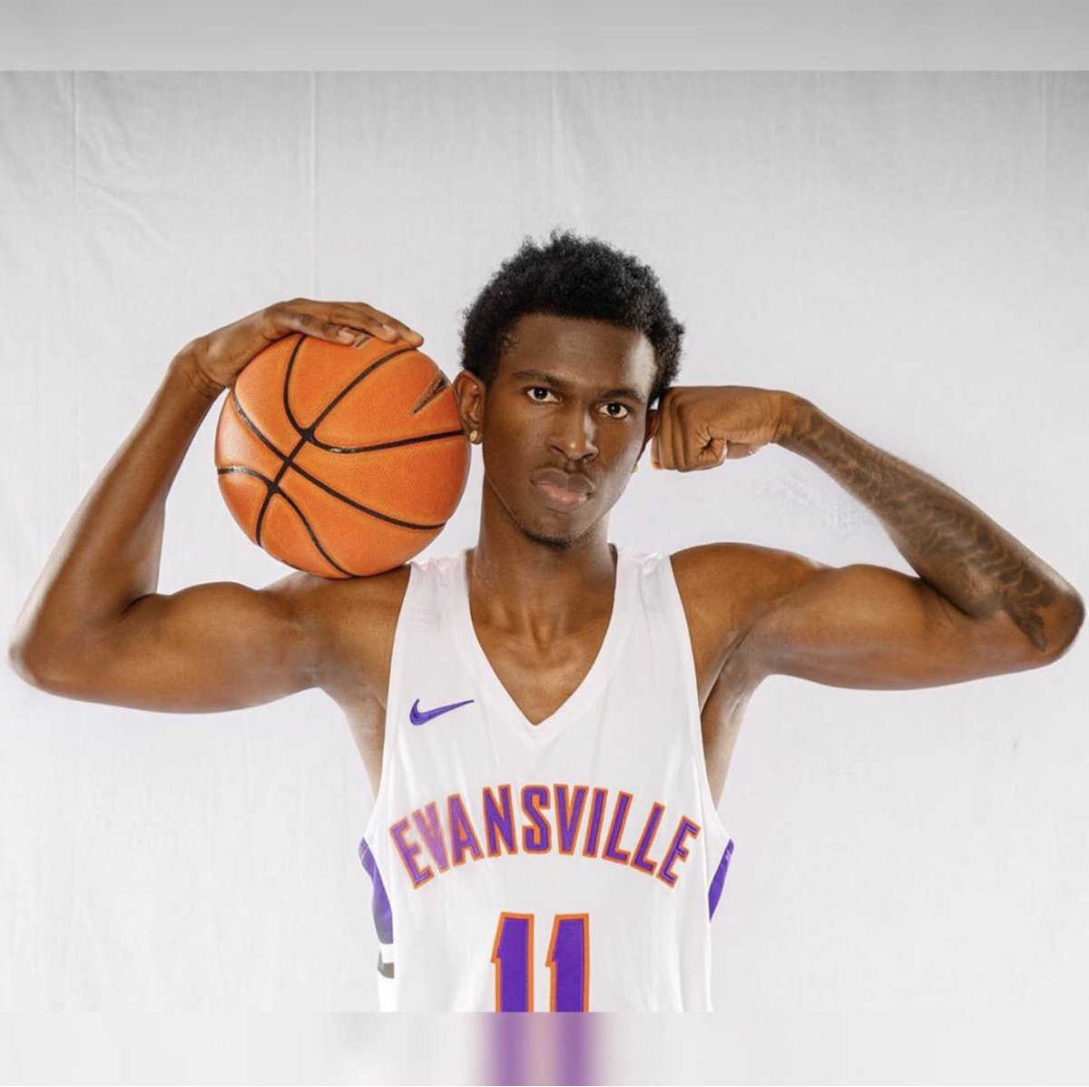 Look familiar? 👀🇨🇦
@tgaloading is the younger brother of @shaiglalex & is heading into his freshman year at @UEAthletics_MBB! Just know he’s a killer like his bro. 💯