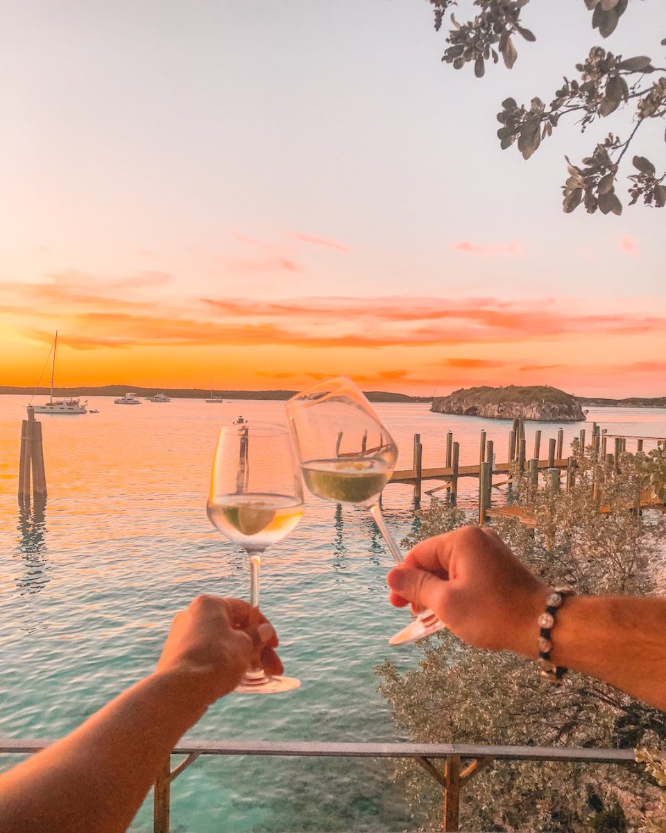 “There's always a story. It's all stories, really. The sun coming up every day is a story (...)”  Terry Pratchett

📸: theflexibletraveler / IG

Experience a place like no other: bit.ly/SCYCLife  

#stanielcay #stanielcayyachtclub #exuma #thebahamas #tbt #cheers