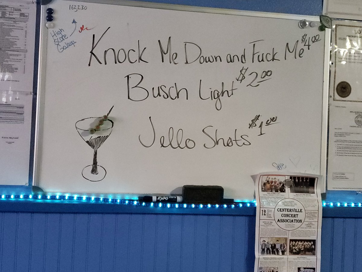 MyLounge's tweet photo. #makemyplaceyourplace #longneckicecoldbeer #ThirstyThursday https://t.co/bhq7PQc5sc