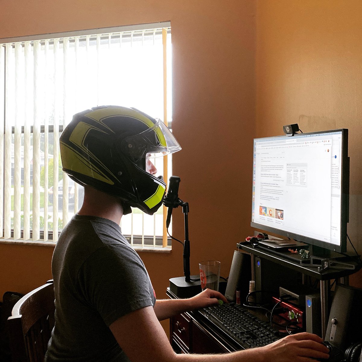 supermancourt's tweet image. Breaking in a new helmet liner while I work. Who says you can’t multitask?
#safebrowsing #computercrash #officesafety