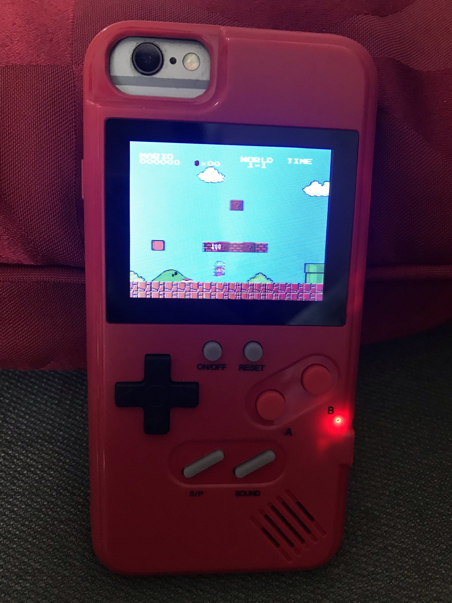 Sabrina Faoiロス No Twitter 娘がrobloxやるために使ってる 前のiphoneに取り付けた新しいiphoneケース 懐かしいゲームが出来ちゃいます マリオとかドンキーコングとかレトロなゲーム36個 T Co 8qkngnh1vd Twitter