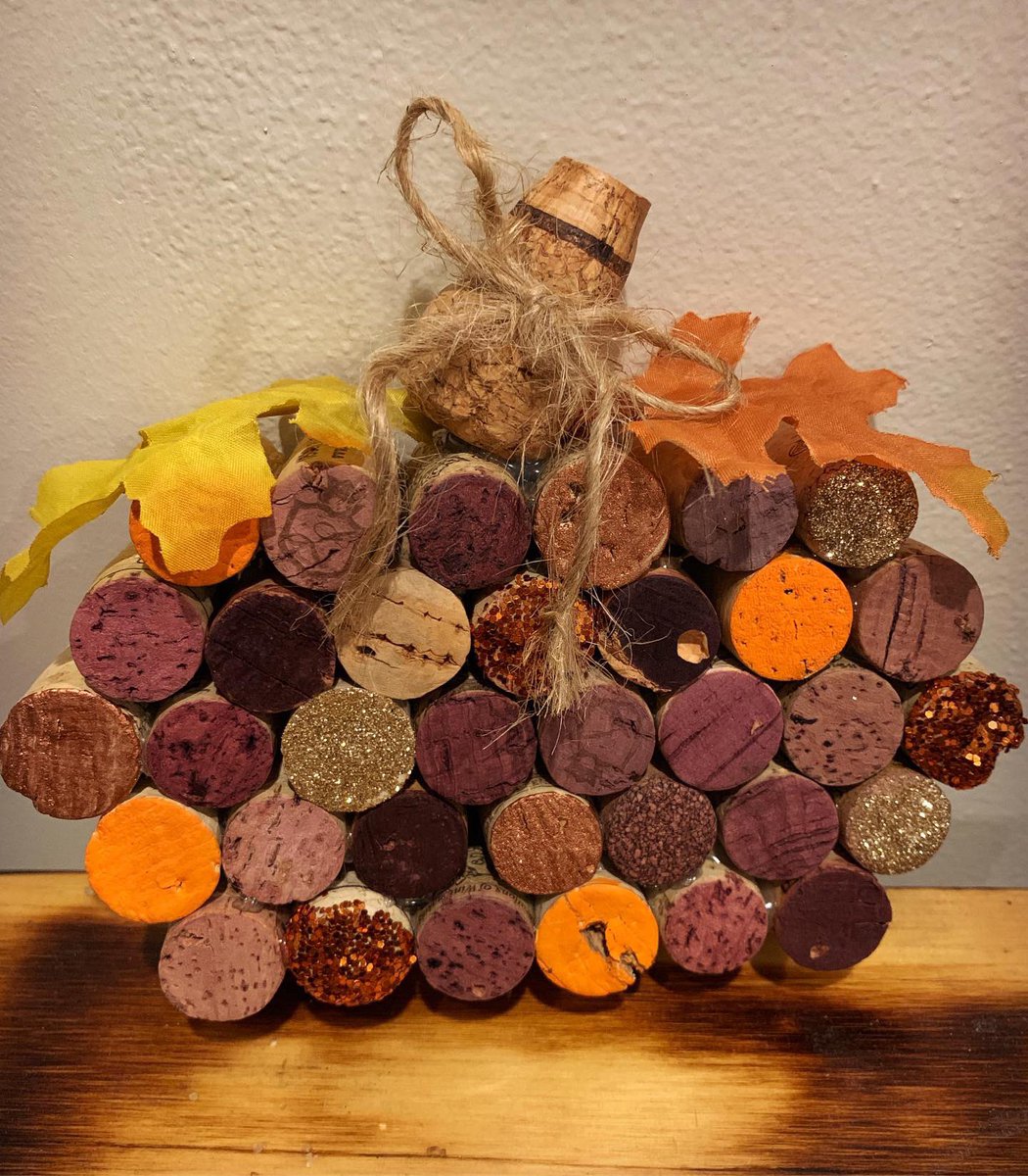 thepurplehook's tweet photo. It’s finally fall! 🍁🍂🎃
That means it’s cork pumpkin season 🍷🎃
🧡🖤🧡🖤🧡🖤🧡🖤
#wine #winecorks #winecorkcrafts #thirstythursday #corks #halloween #fall #homedecor #falldecor https://t.co/A9XLdMHsUt