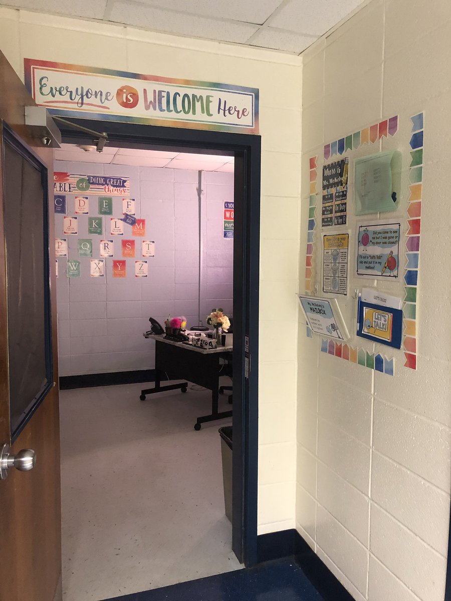 ErinTheSC's tweet photo. Exhibition night was a success! My students did an amazing job designing my office to make it more welcoming. #LettingOffSomeSTEAM #ProjectBasedLearning https://t.co/LWcLxREzWD