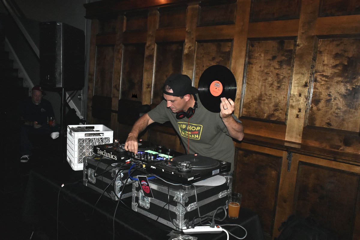BlackCrwnMedia's tweet photo. we stopped through &amp; caught up with the Wax Buildup crew a couple weekends ago...  @djmentosdotcom on the 1s &amp; 2s. 

📸 @conductormaine
———————————————————
#Richmond #Virginia #blackiris #WAXBUILDUP #danceparty #allvinyl #dj #art #blackcrwn #rva https://t.co/xkovg4E9eC