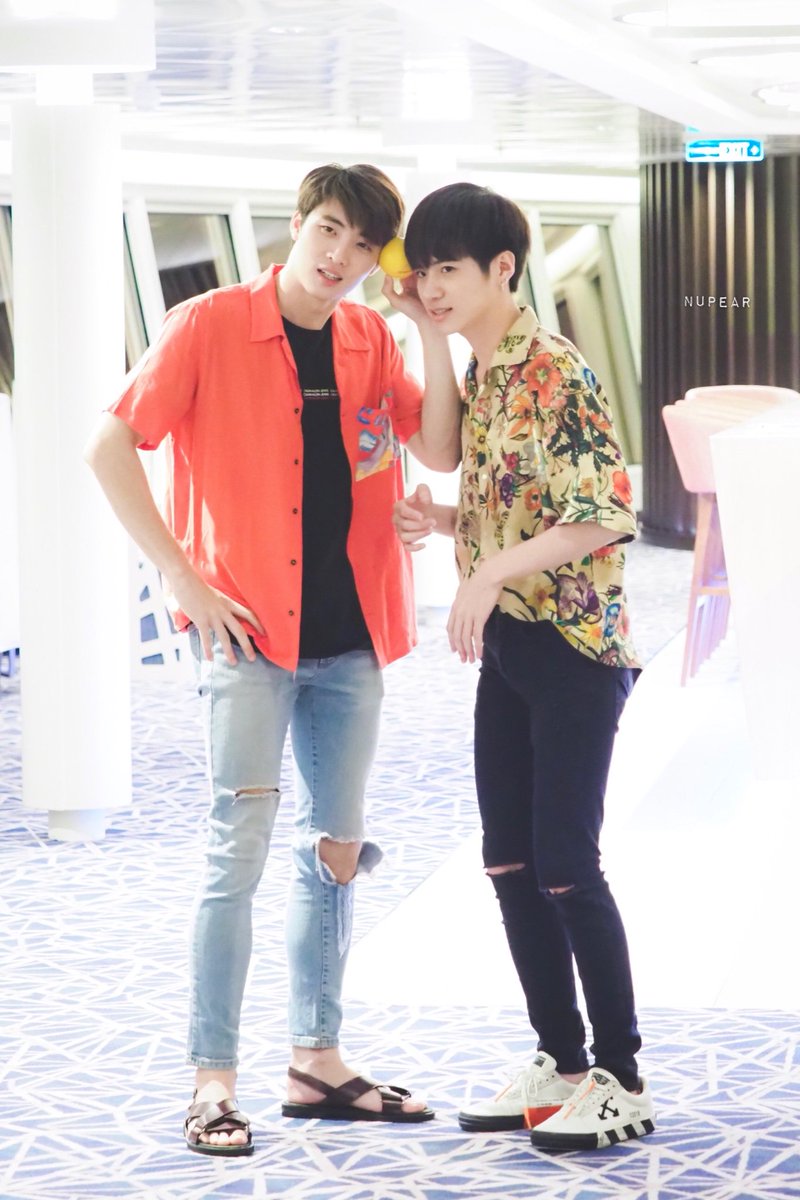 nupear_photo's tweet photo. พี่ดูตัวเล็กตัวน้อยมากๆเวลาอยู่กับน้อง

#2wish1stAnniversaryxChameDay3 https://t.co/pxmBtGygmB