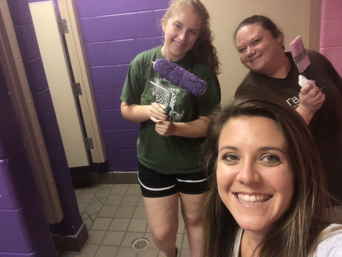 Lockheed2C's tweet photo. Bathroom painting with these awesome coworkers! ❤️✈️@LockheedElem @Coretta_Stewart @jilly_dann @MsJonesLockheed https://t.co/zLjQptWAhP