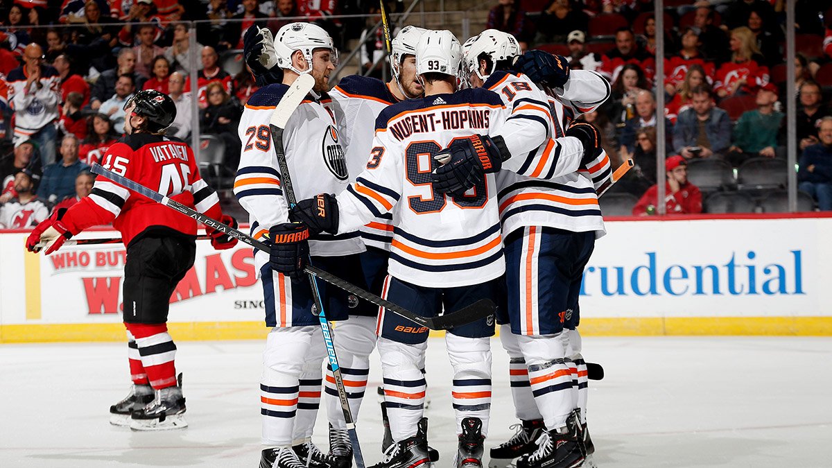 EdmontonOilers's tweet photo. WHAT. A. GAME. 

#OILERS WIN. 4-0-0. 

#LetsGoOilers https://t.co/97ibN1dbcU