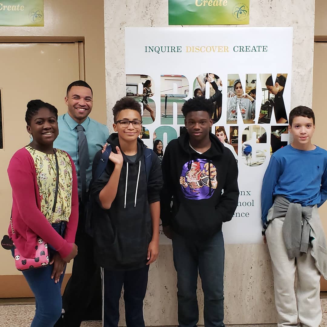 ChasersNyc's tweet photo. What's a great way to spend a Thursday? Showing a few DREAMChasers students your alma mater!  @ChasersNyc #BronxScience #specializedhighschools #DREAMChasers #IamASolution #SHSAT https://t.co/EeubJB6G7N https://t.co/FtakTNQDwp