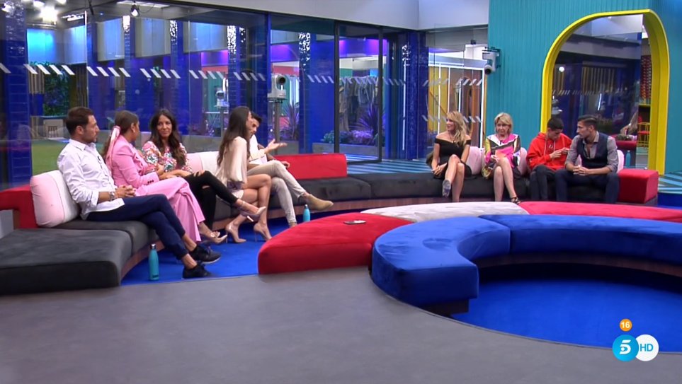 ghoficial's tweet photo. ¡Bronca entre Estela y Alba durante la publi! ¿Con quién vas?

🔄 Estela
❤️ Alba

#GHVIPGala6 https://t.co/ych0OMmA9l
